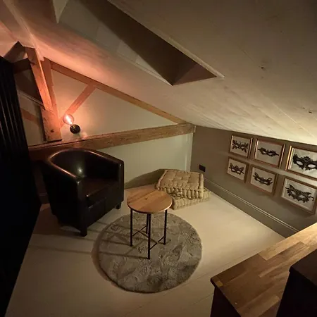 L'entre Nous Thairé